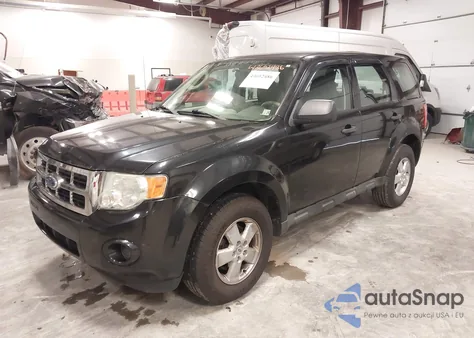 2011 Ford Escape Xls z USA, uszkodzony, nr VIN 1FMCU9C72BKA38914